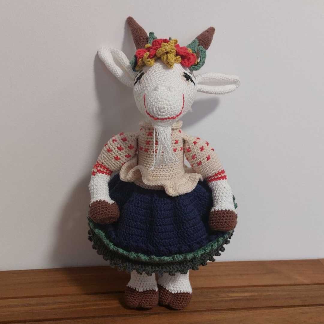 Ręcznie robiona zabawka amigurumi Koza z bajki