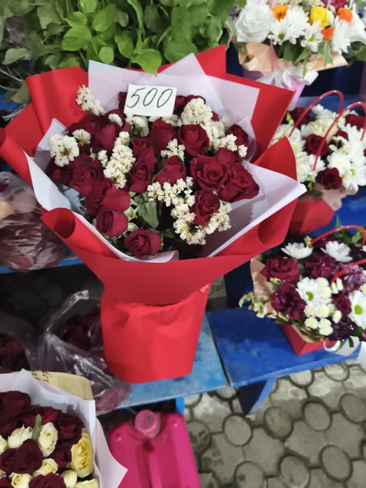 Квіти доставляю вітаю зднем народж