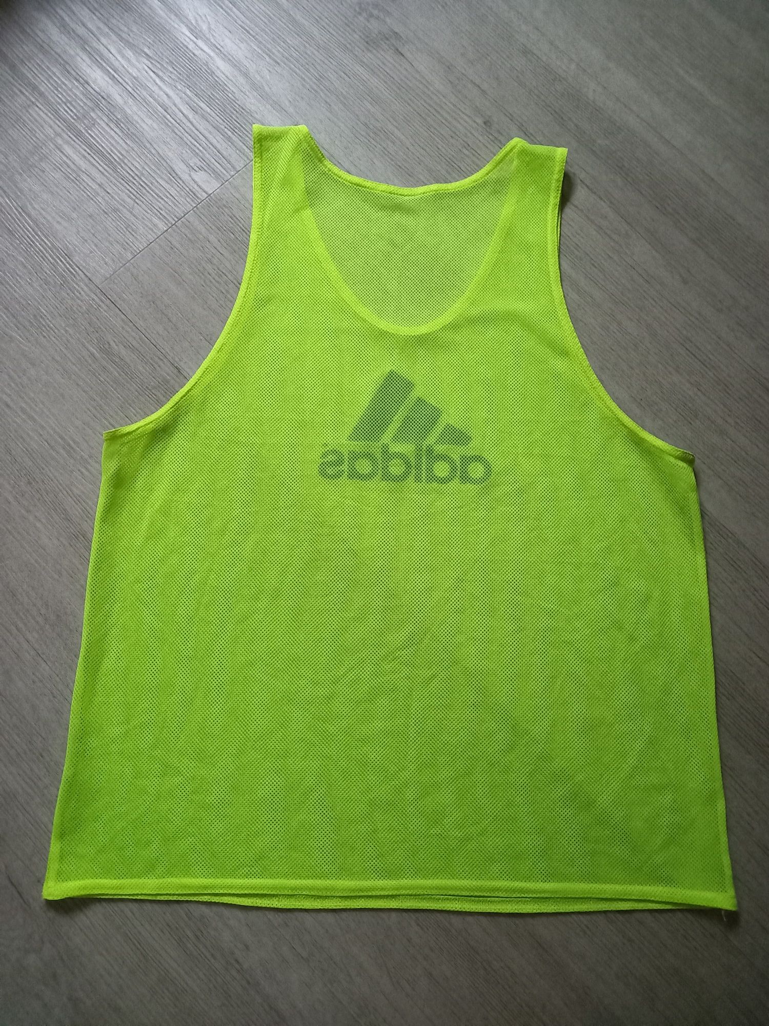 Adidas koszulka na ramiączkach z siateczki treningowa kolor neonowy