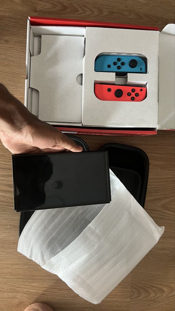 Nintendo Switch OLED Nova + Bolsa + Acessórios + Cartão 256gb