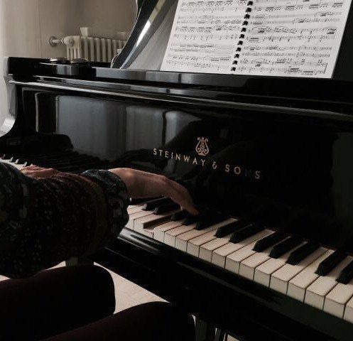 Aulas e Explicações de PIANO E FORMAÇÃO MUSICAL