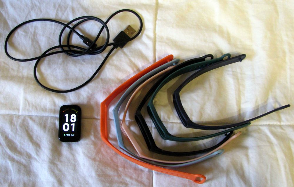 Xiaomi Redmi Smart Band 2 w zestawie z kolorowymi opaskami i ładowarką