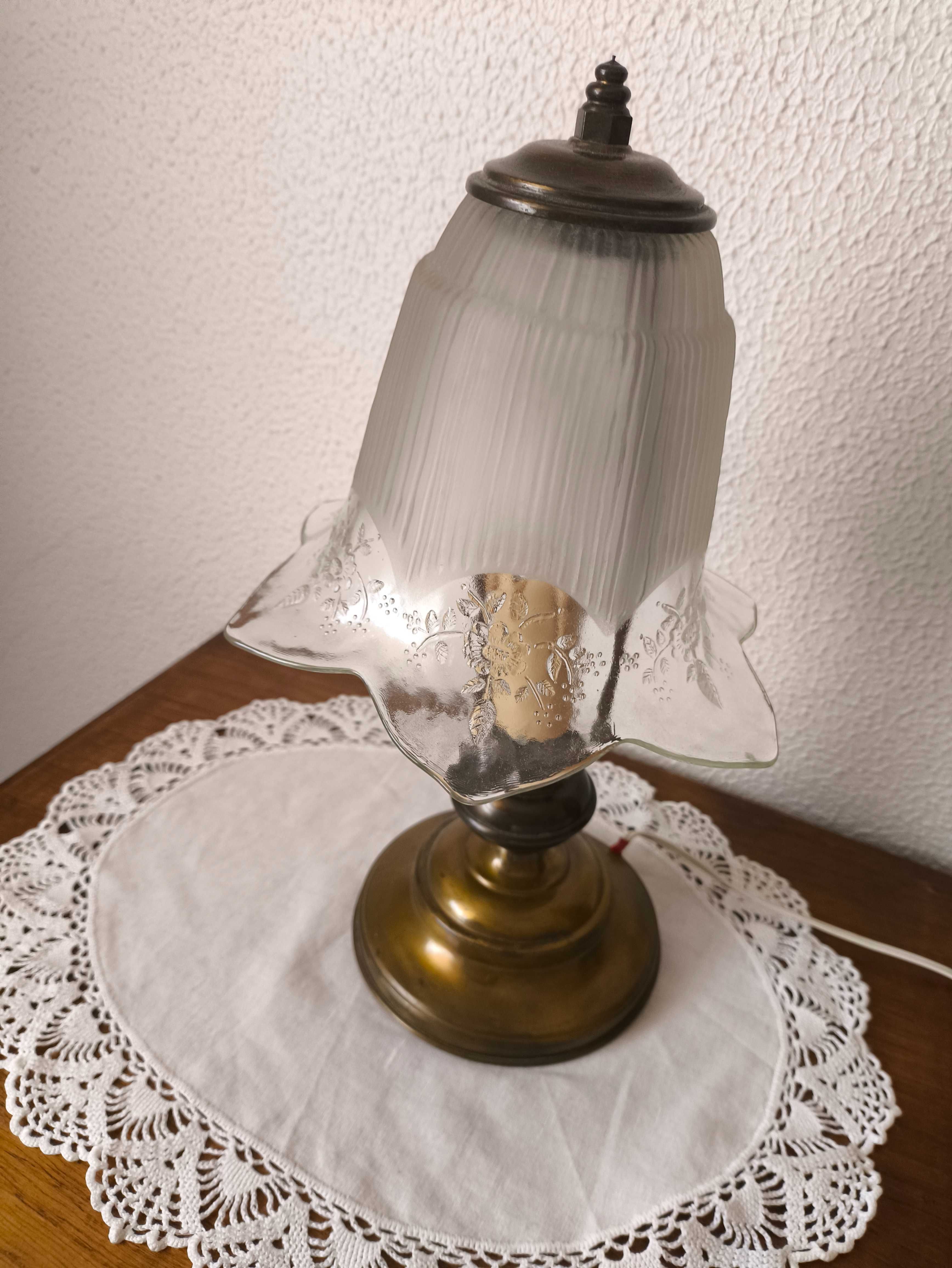 Quarto completo com armário em castanho
