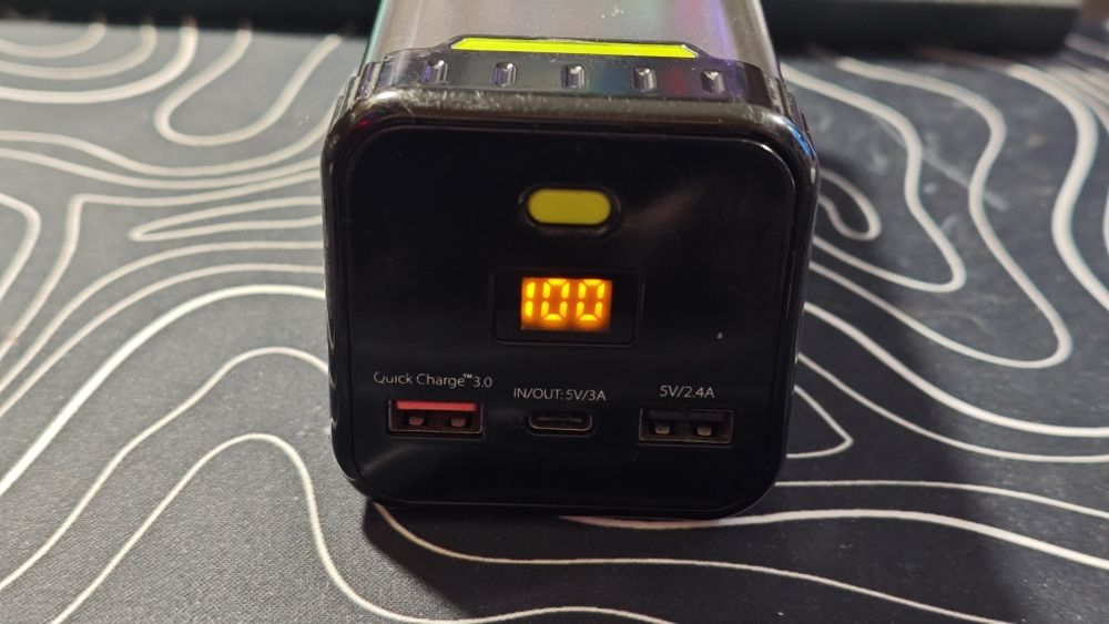 Повербанк Fermi с розеткой 220v 20.800mah