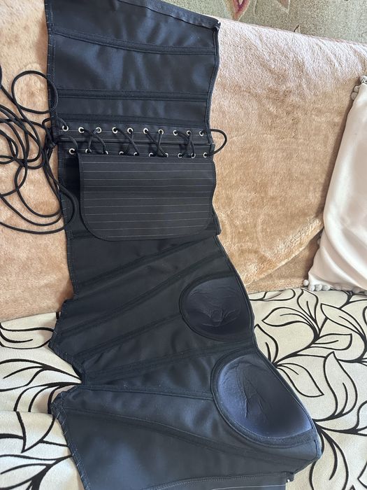 Сучасний, дуже якісний, корсет з цупкої тканини