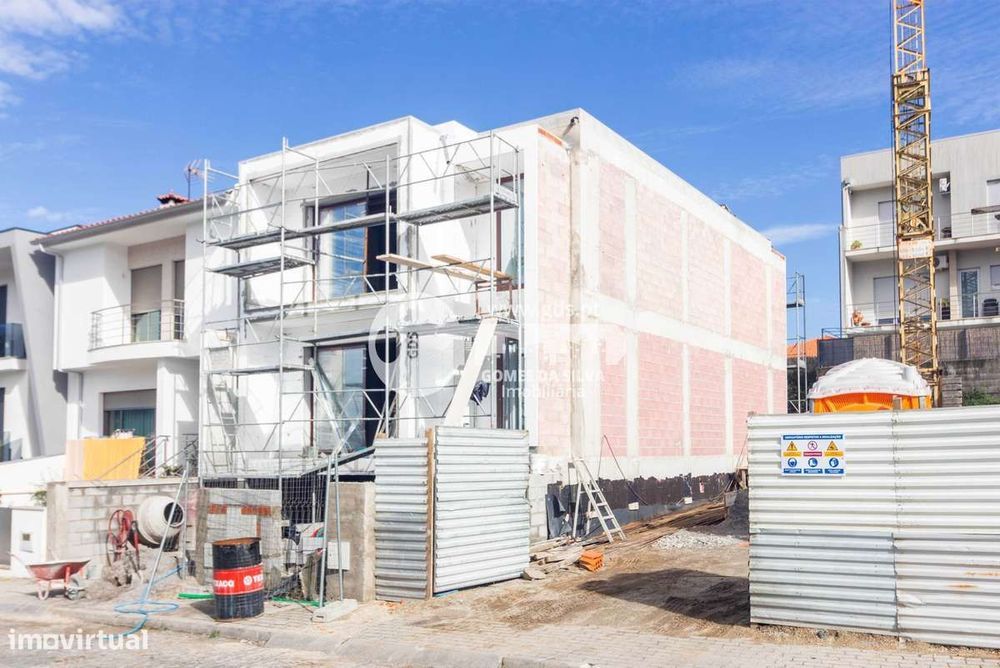 Moradia em Banda T3 Chave na Mão com 270 m² – Priscos, Braga