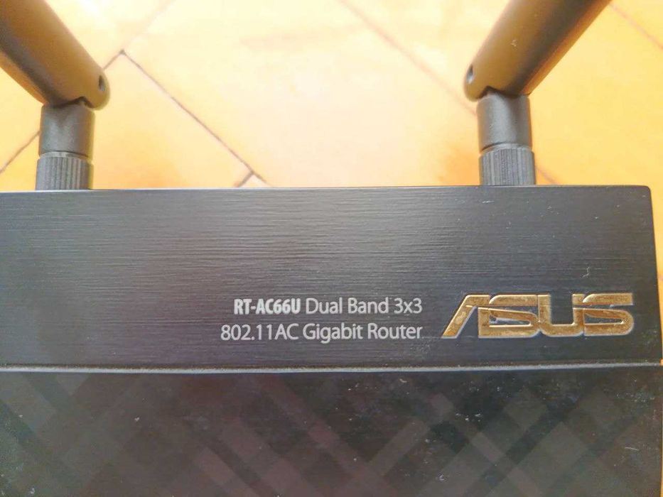 Продам роутер Asus RT-AC66U, Dual-Band Wі-Fі AC1750 Gigabit Router