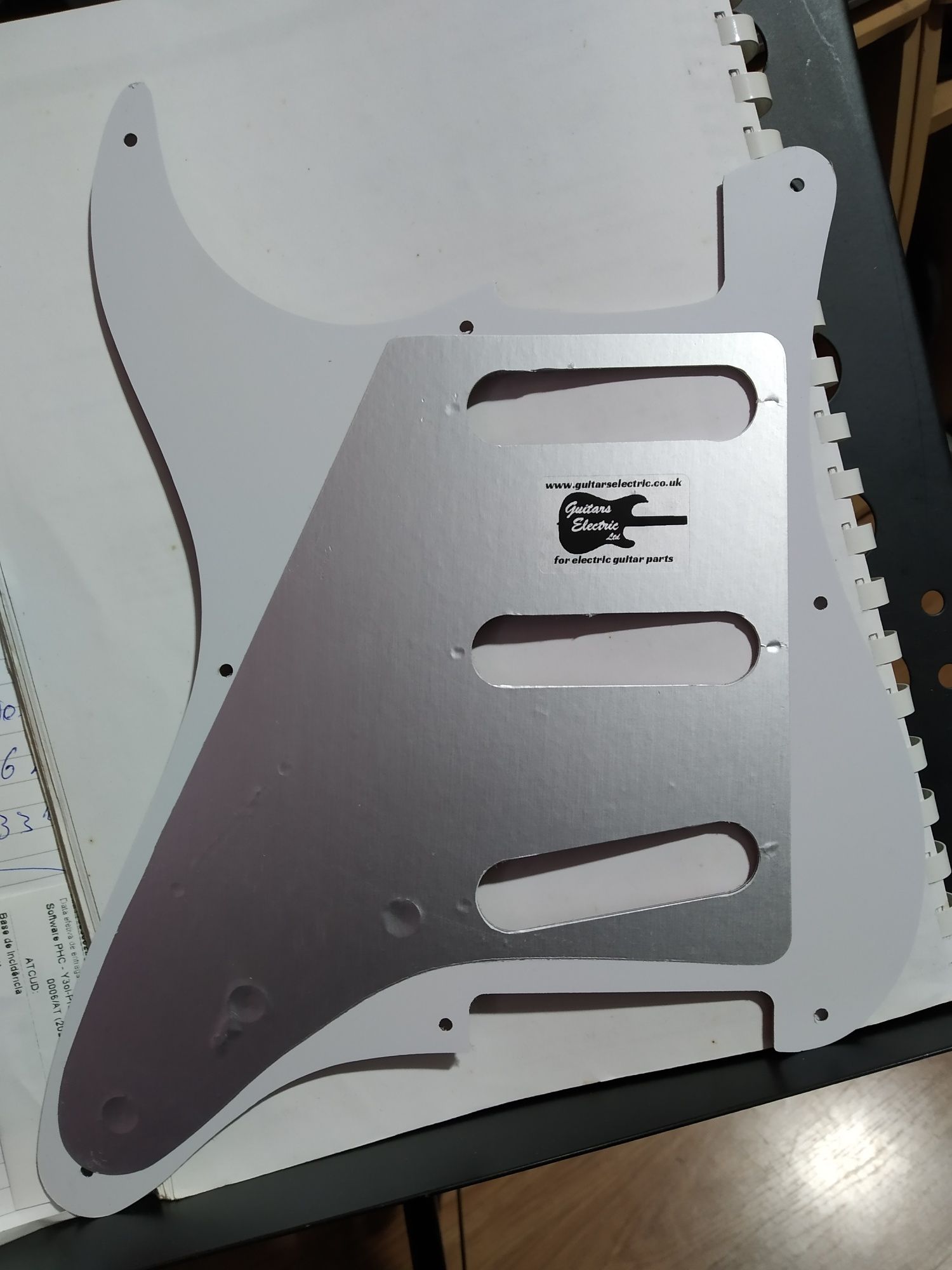 Stratocaster Pickguard 8 furos