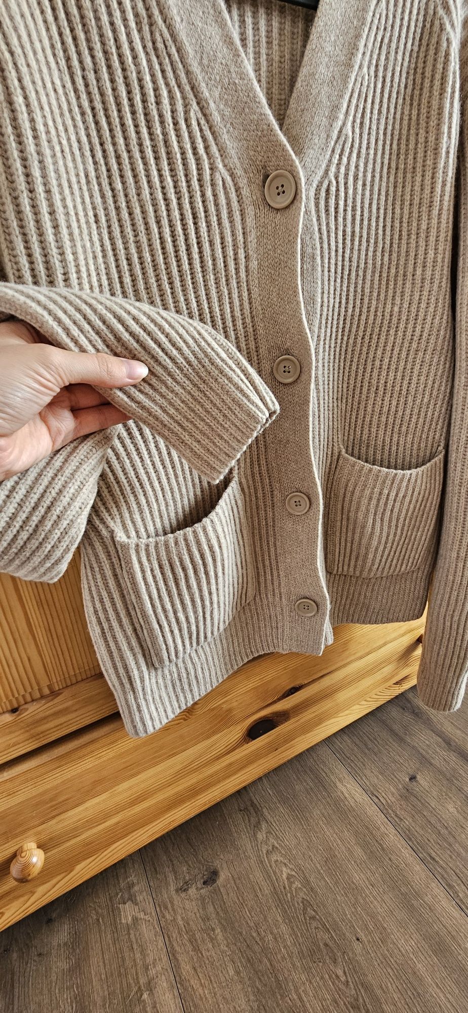 Sweterek, kardigan beżowy, Uniqlo, rozmiar S, 100% wełny
