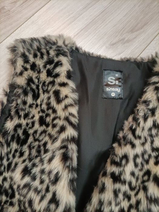 Nowe futerko w panterkę bezrękawnik (rozmiar M) Sinsay