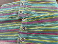 Cortinas coloridas com argolas