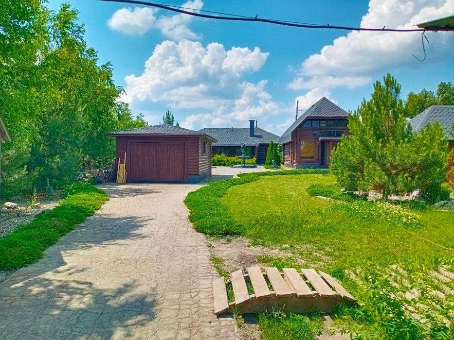 Оренда будинка дома с бассейном у реки с территорией посуточно у реки