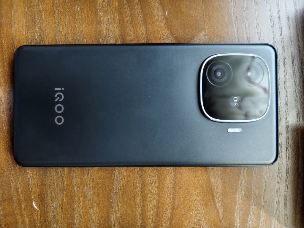 Iqoo z9 turbo 12/256 snapdragon 8s gen3