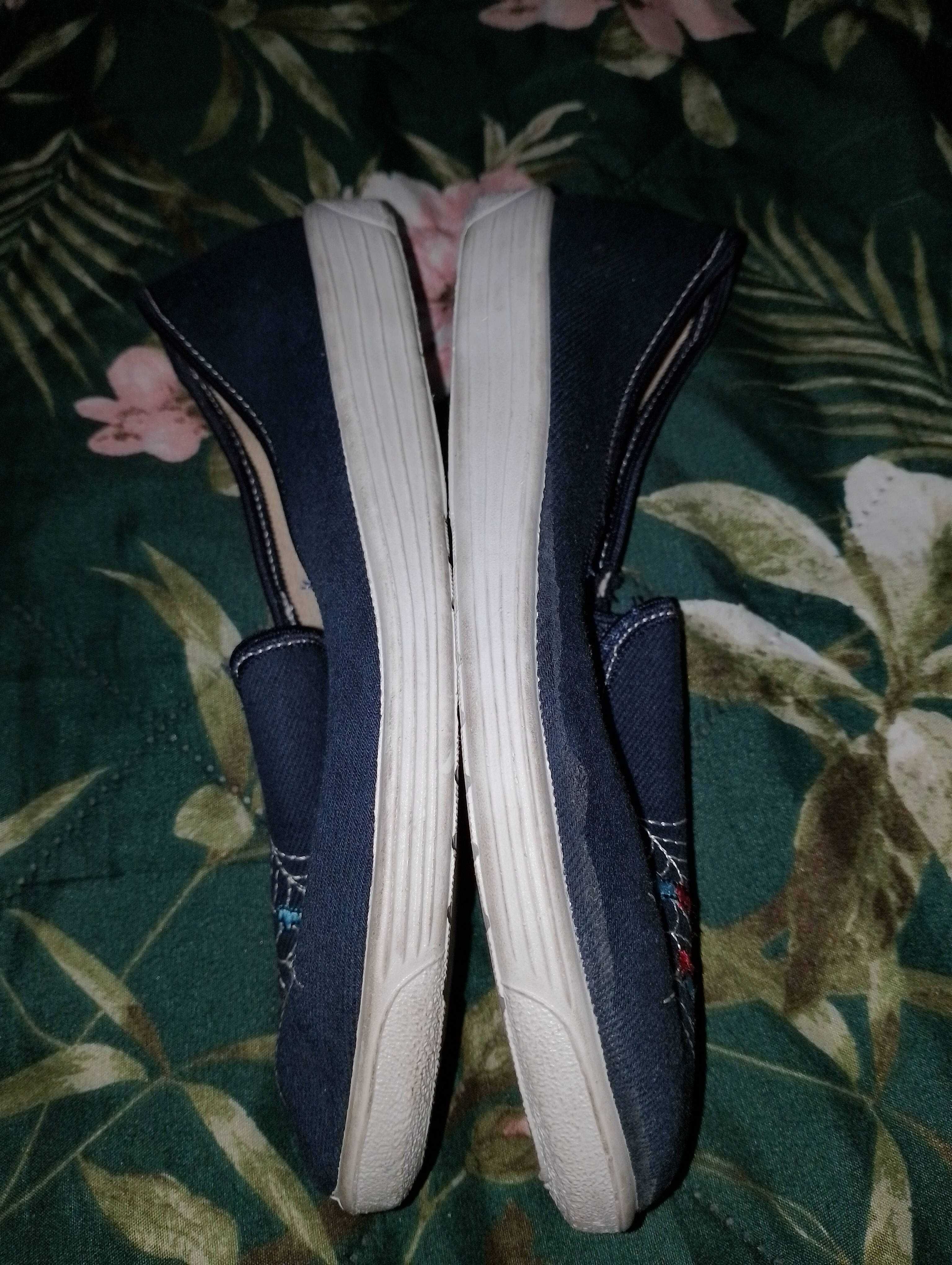 Buty/kapcie dziecięce r. 33