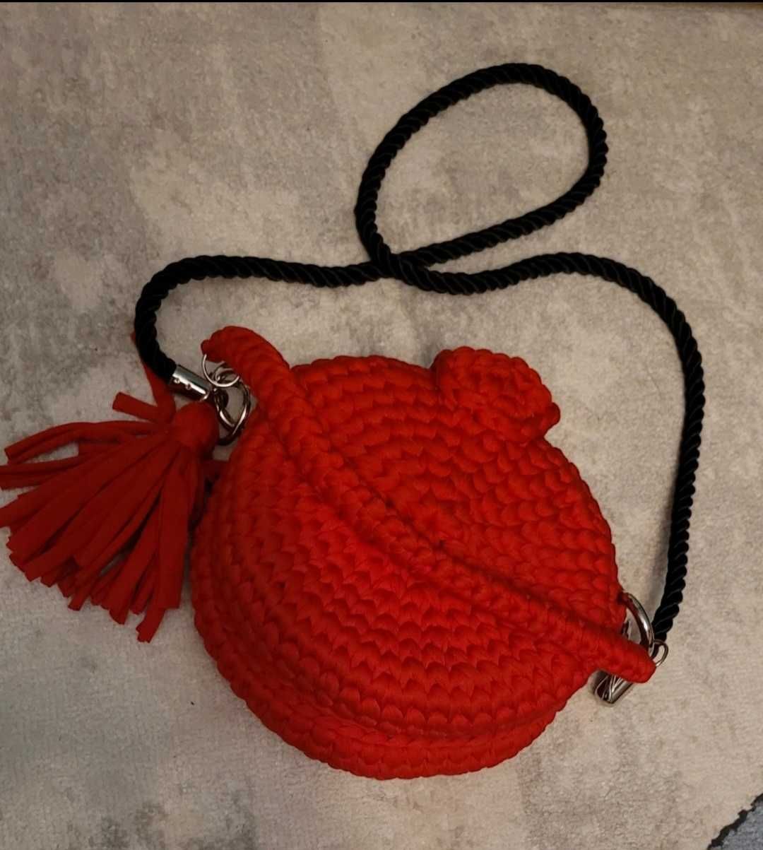 Piękna, czerwona torebka rękodzieło