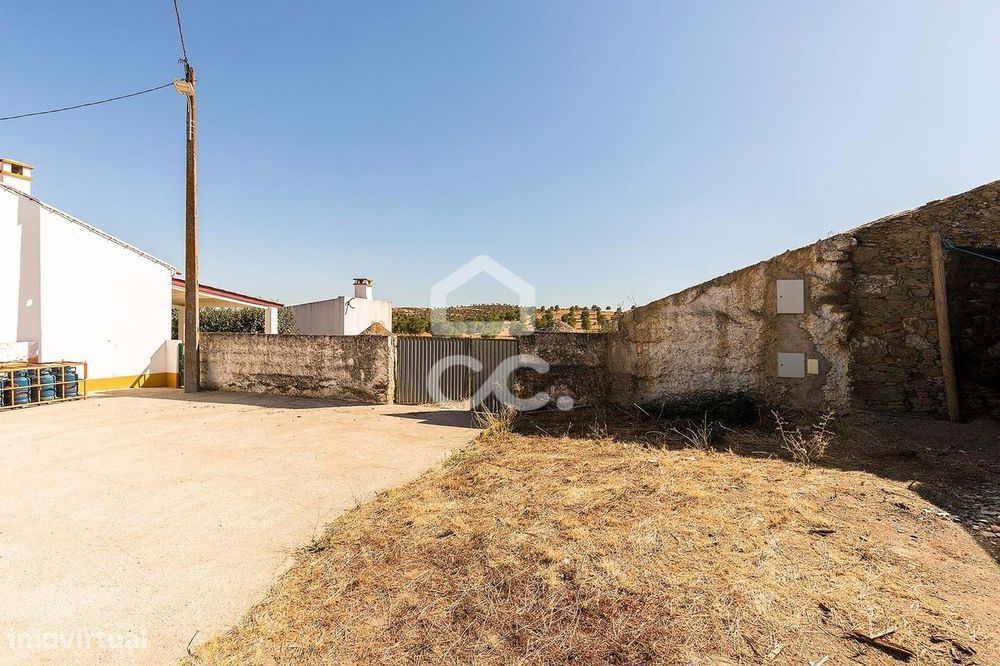 Moradia T2 para Recuperação Total c/ Projeto Aprovado | Mértola, Beja