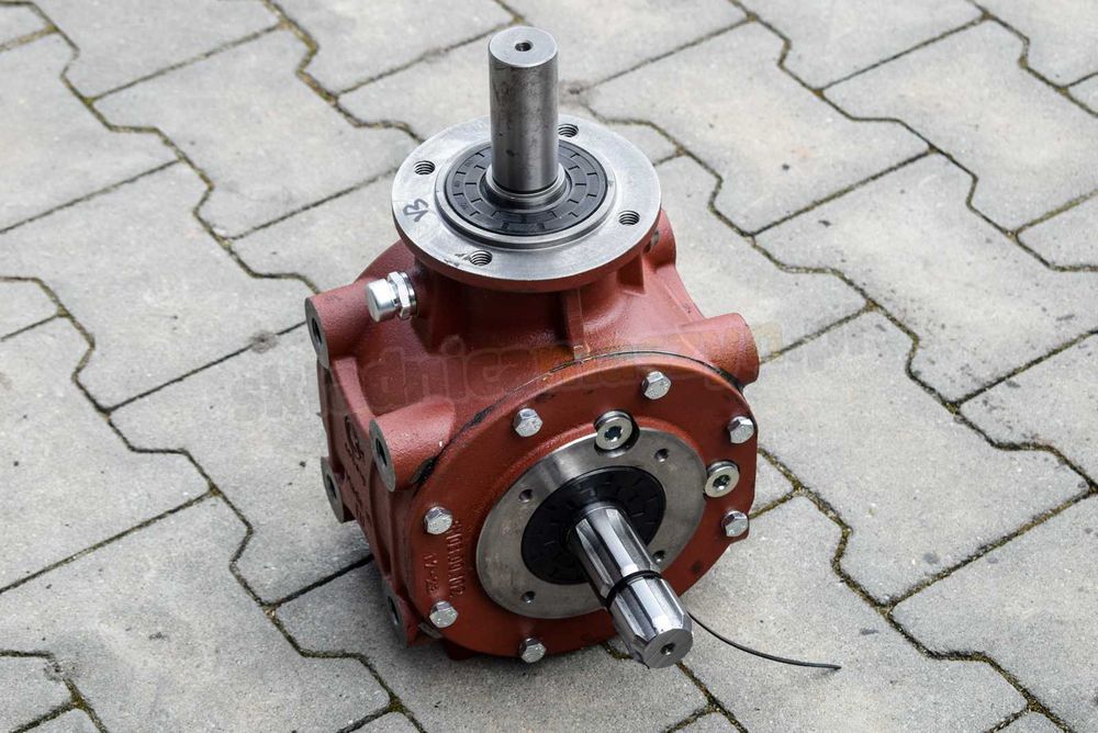 Przekładnia kątowa glebogryzarki, kosiarki bijakowej 1:3 ZE SPRZĘGŁĘM