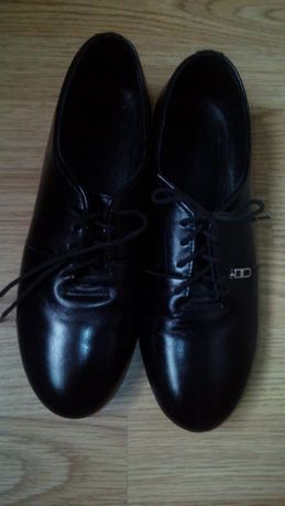 Шкіряні туфлі чорного кольору