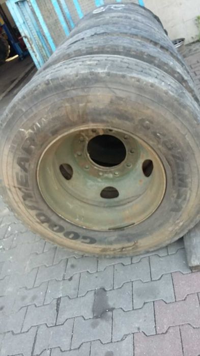 Koła 11R22,5   komplet opona z felgą