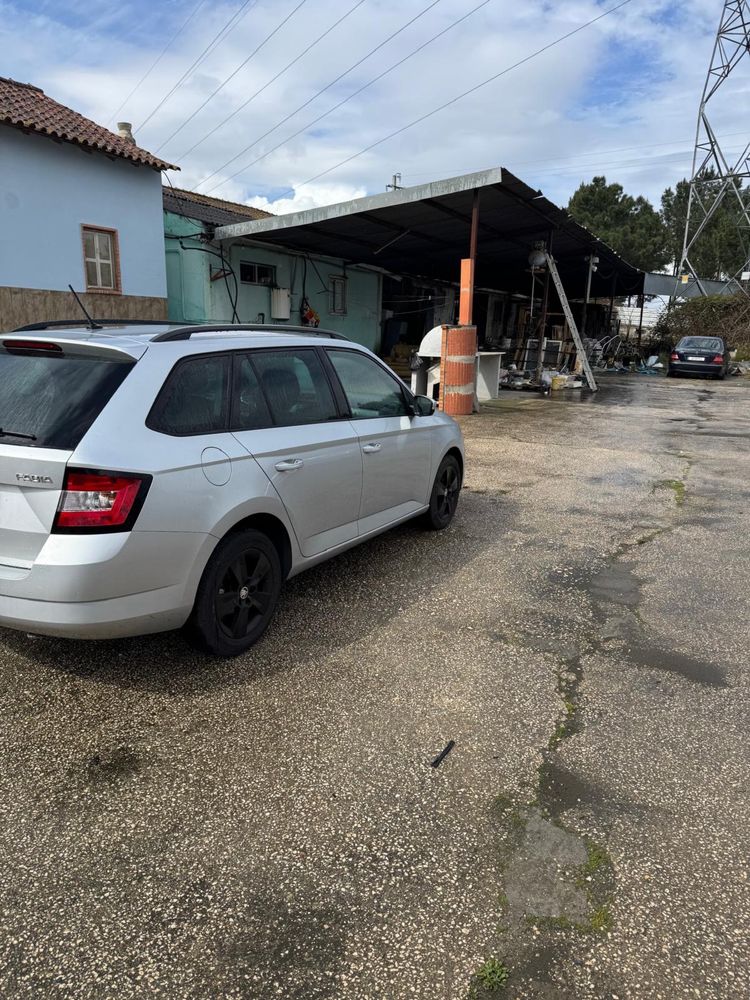 Skoda Fabia 2015 como novo