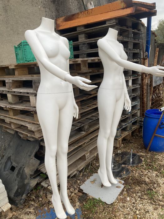 Manequins mulheres com apoio