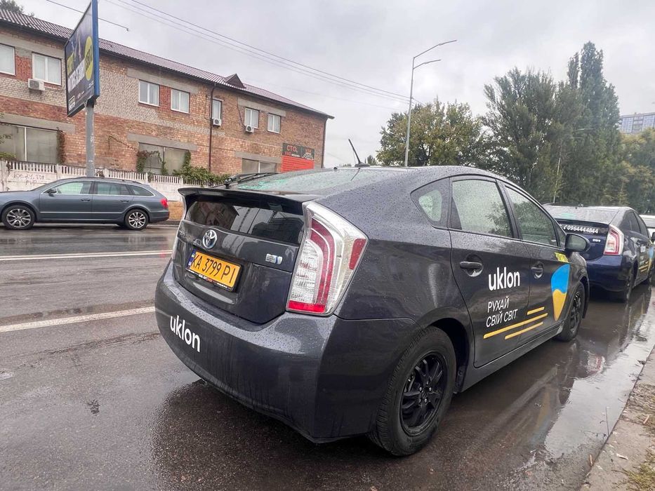 Робота для водіїв на % на Toyota Prius. Таксі Київ
