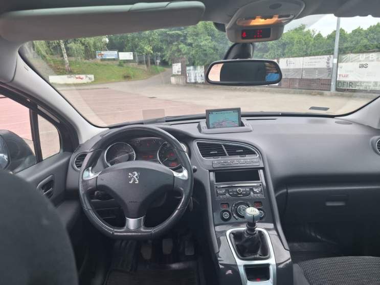 Sprzedam Peugeot 5008 poj. 1.6 hdi 114km