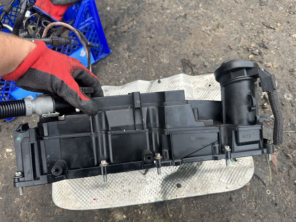 Кришка клапана клапанів Toyota Rav 4 Bmw 2.0d 13-18 8589943