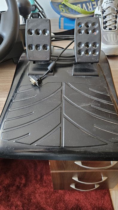 Kierownica Logitech Driving Force GT – używana sporadycznie
