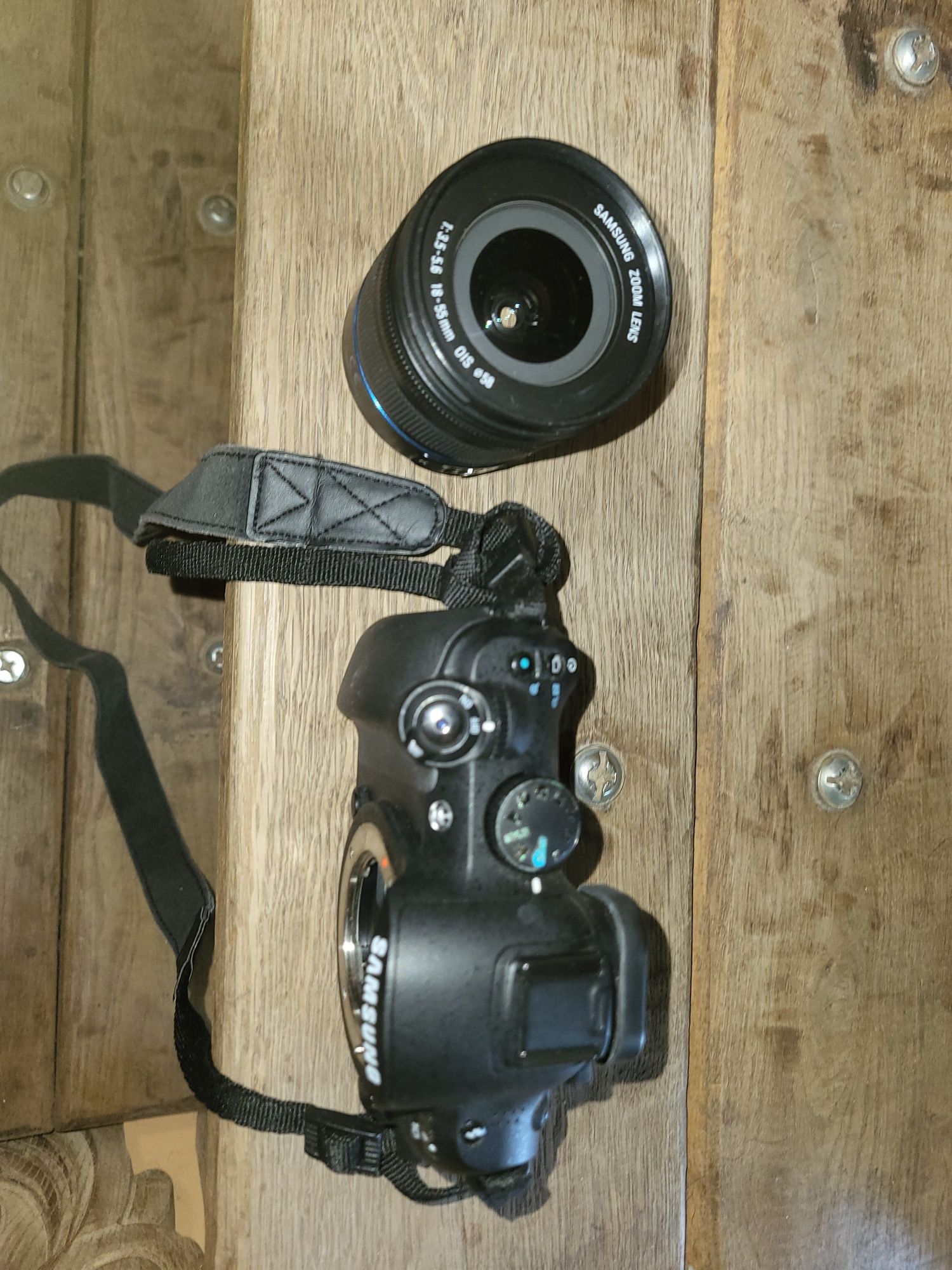 Фотоапарат Samsung NX10.