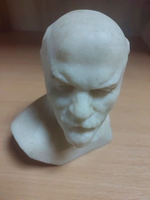 Статуєтка бюст камінь