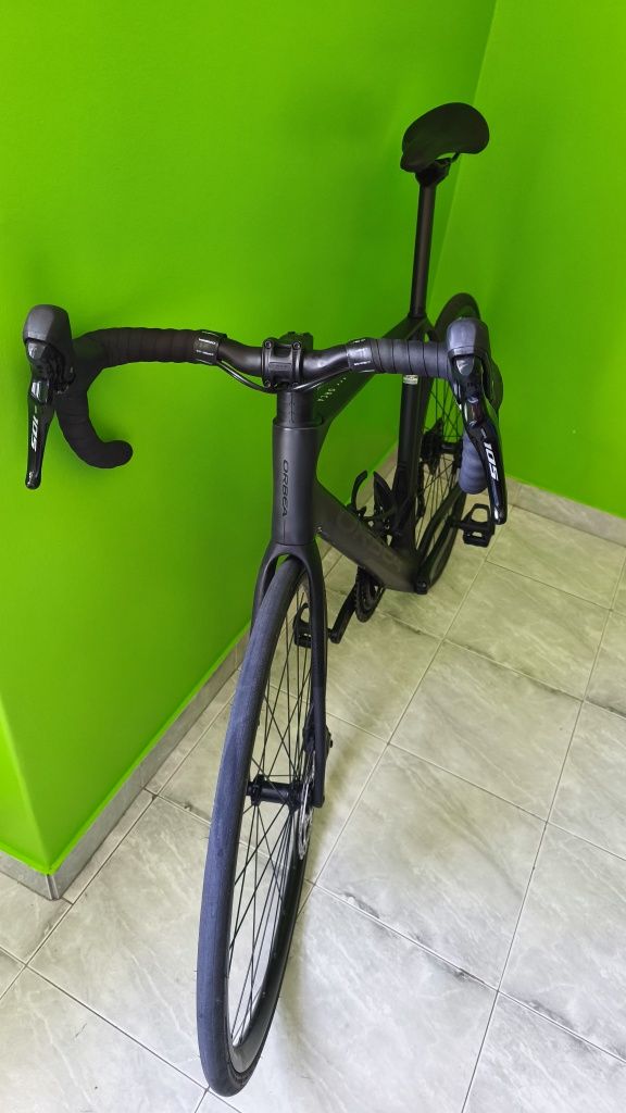 Orbea Orca M30 2023 c/ Wahoo Kickr Core