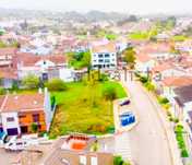 Moradia T5 com terraço/quintal