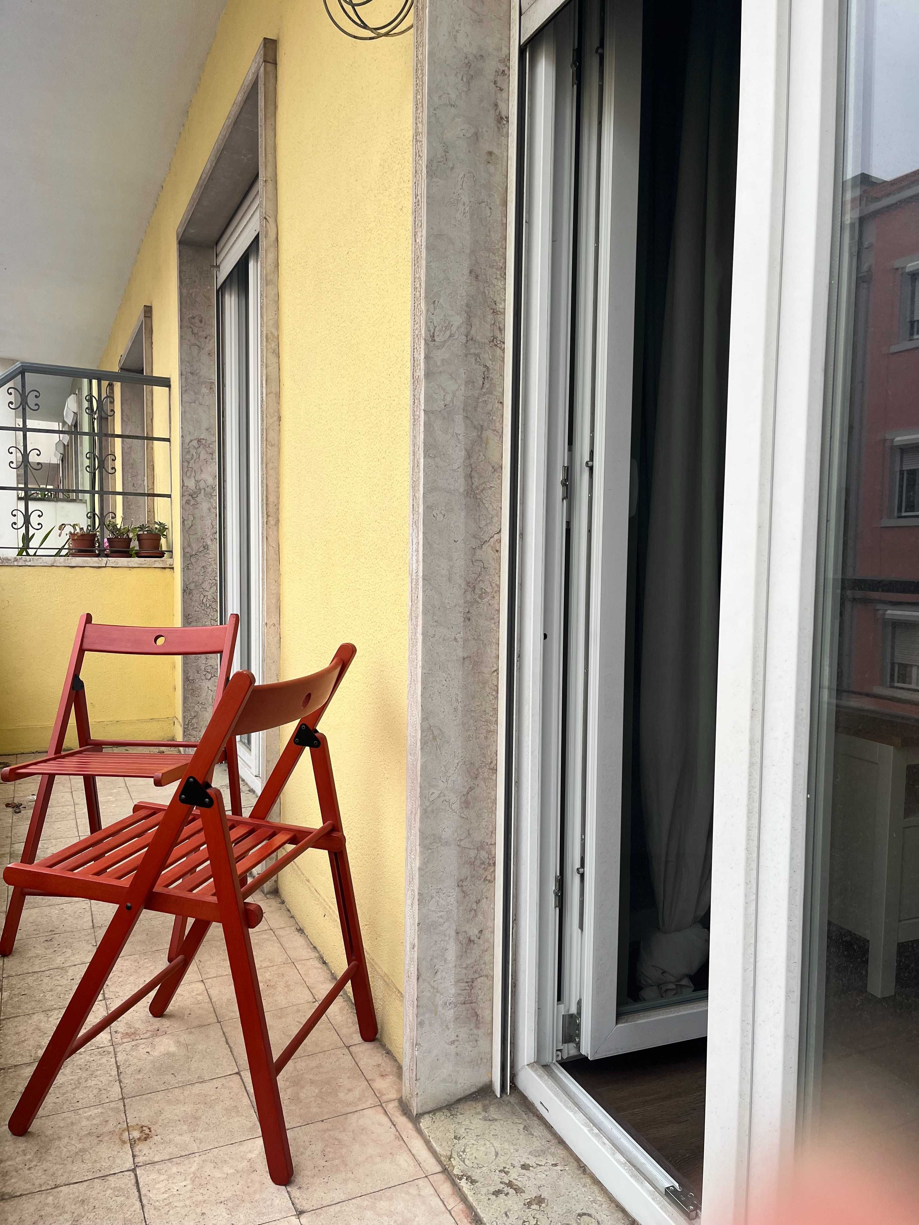T2 Remodelado e Decorado com Logradouro em Alcântara – Lisboa