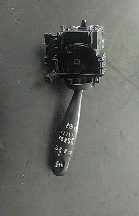 Manípulo do limpa vidros TOYOTA Yaris (_P1_)