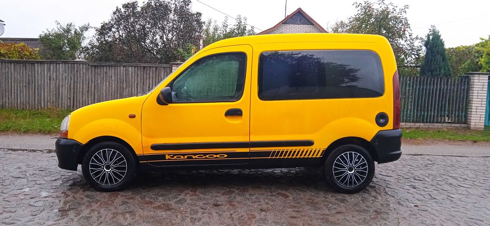 Мінівен Renault Kangoo Пасажир 2000 року. 1,9D Простий дизель