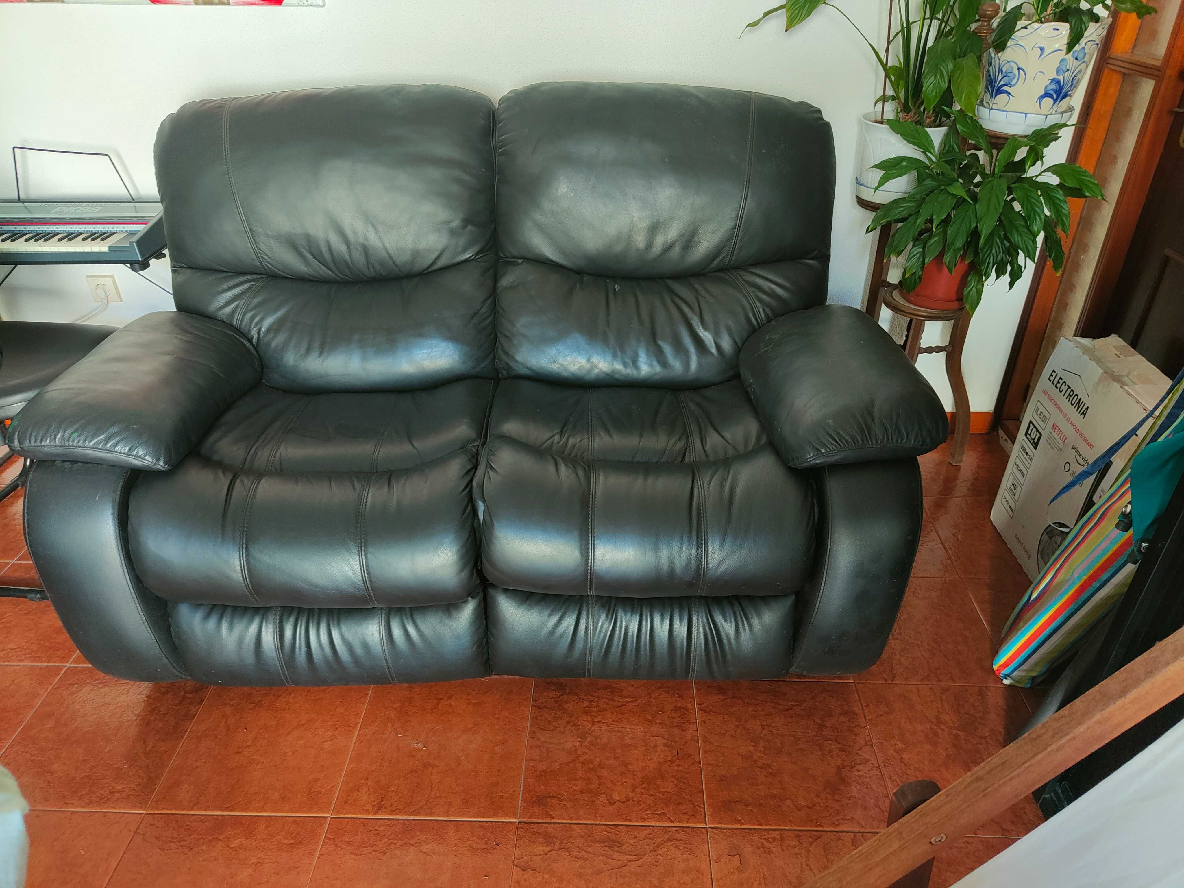 Sofá de pele preto