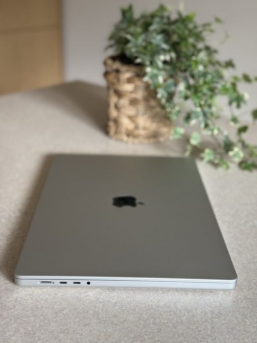 MacBook Pro 16” M3 Pro – 36GB RAM / 512GB SSD  Srebrny