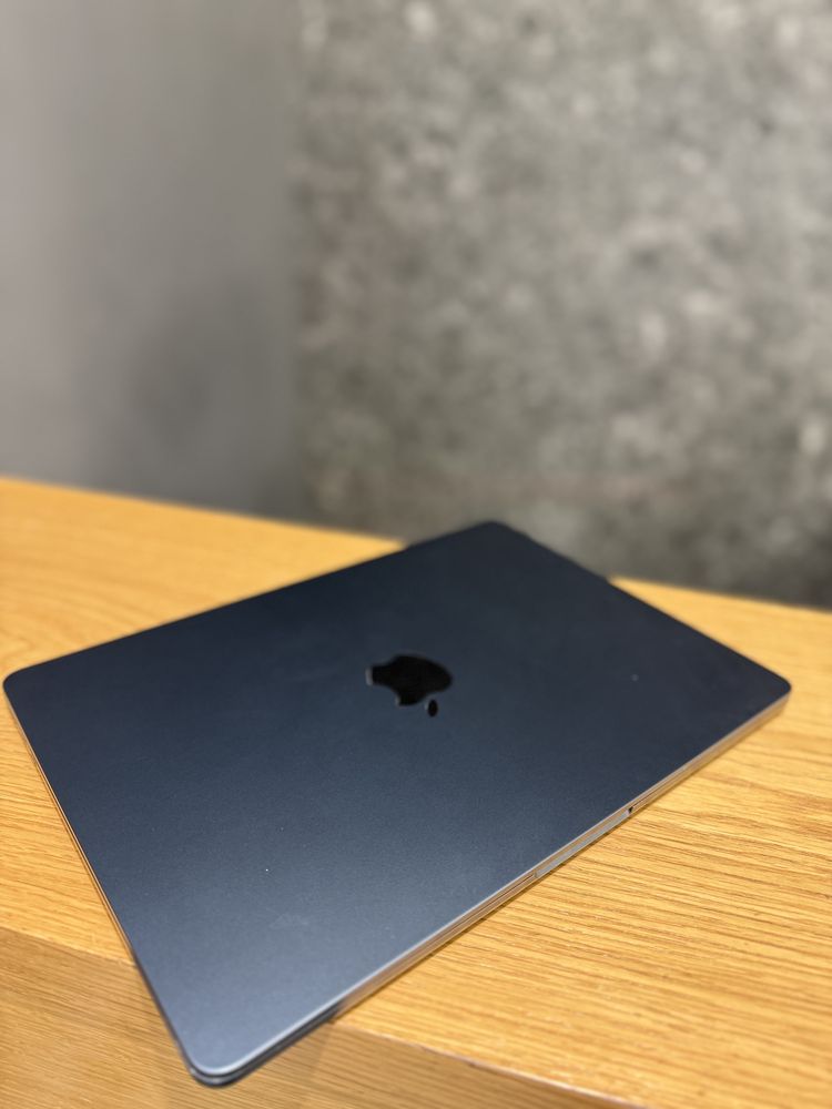 MacBook Air 13 Retina, Midnight, 512GB, with Apple M2 (MLY43) used