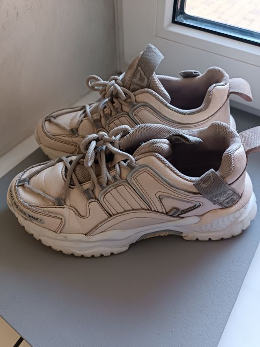 Продам кросівки 22.5 см устілка