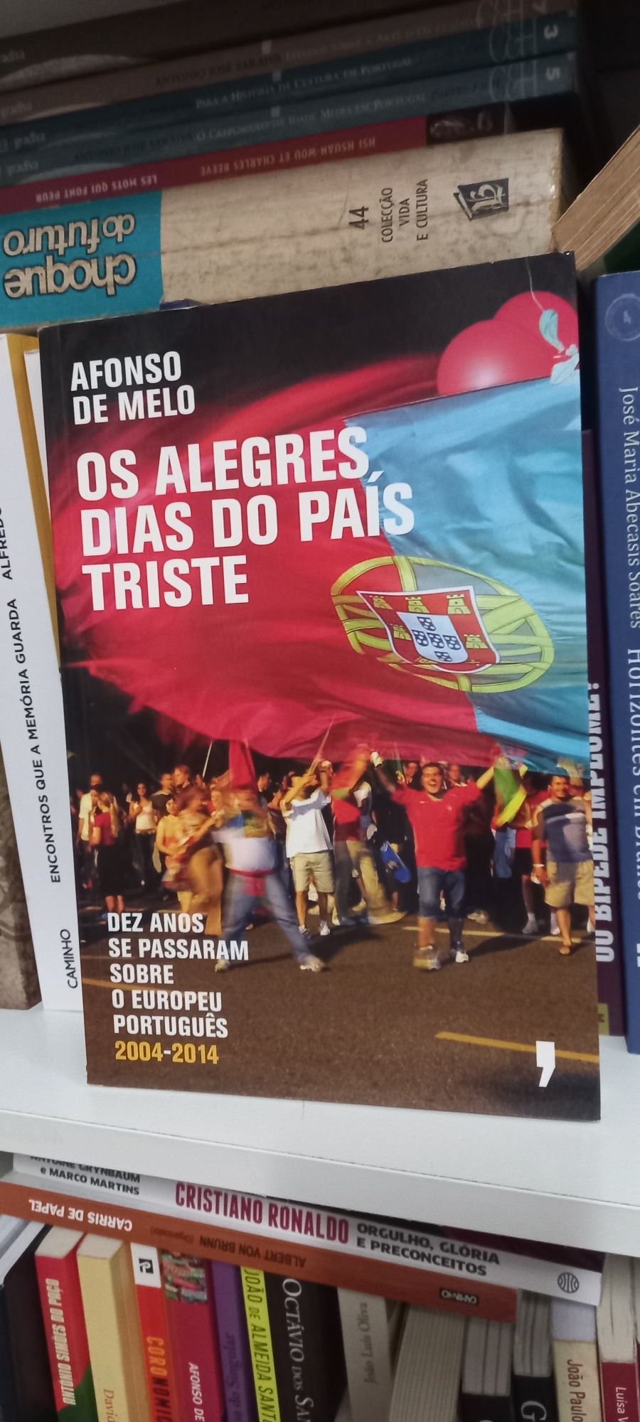 Os dias alegres do país triste