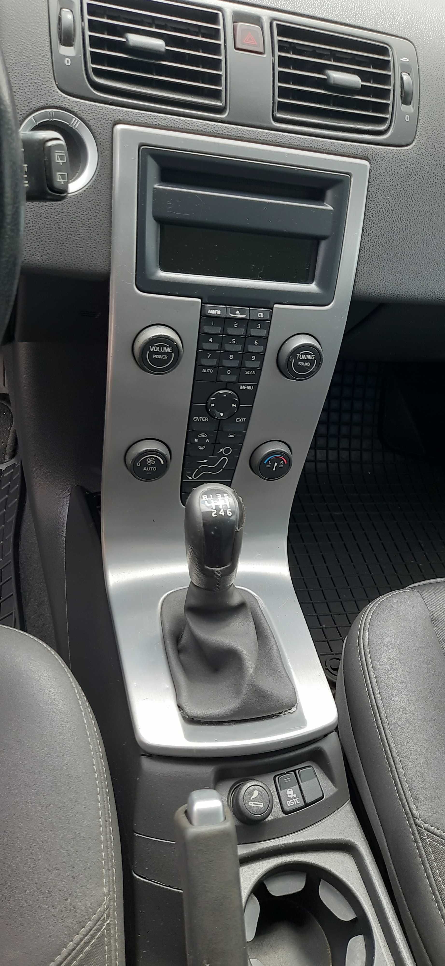 Sprzedam jako uszkodzone Volvo V50 2.0 D. 2006r.