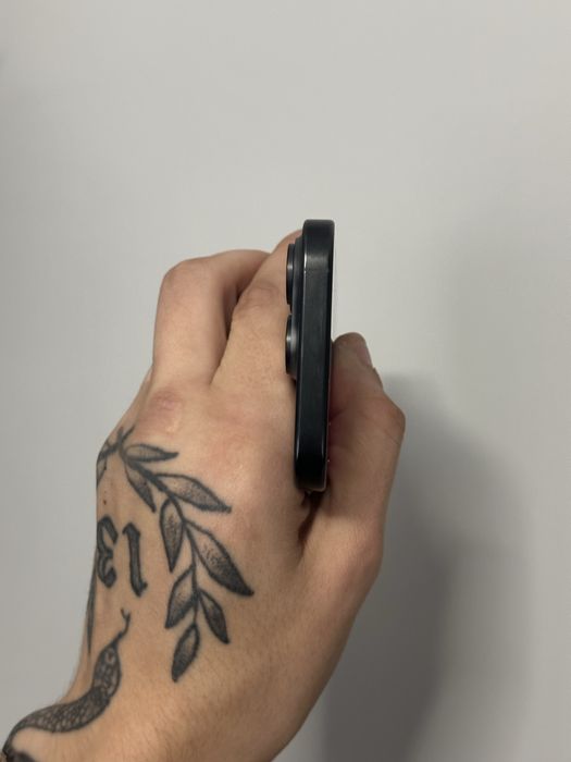 Вживаний Apple iPhone 16 Pro ( BLACK TITANIUM ) 128GB