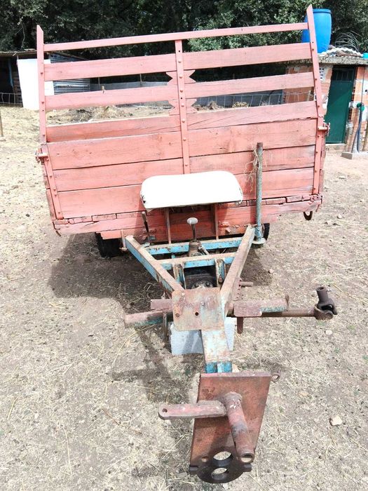 Trator 18 cv com Reboque
