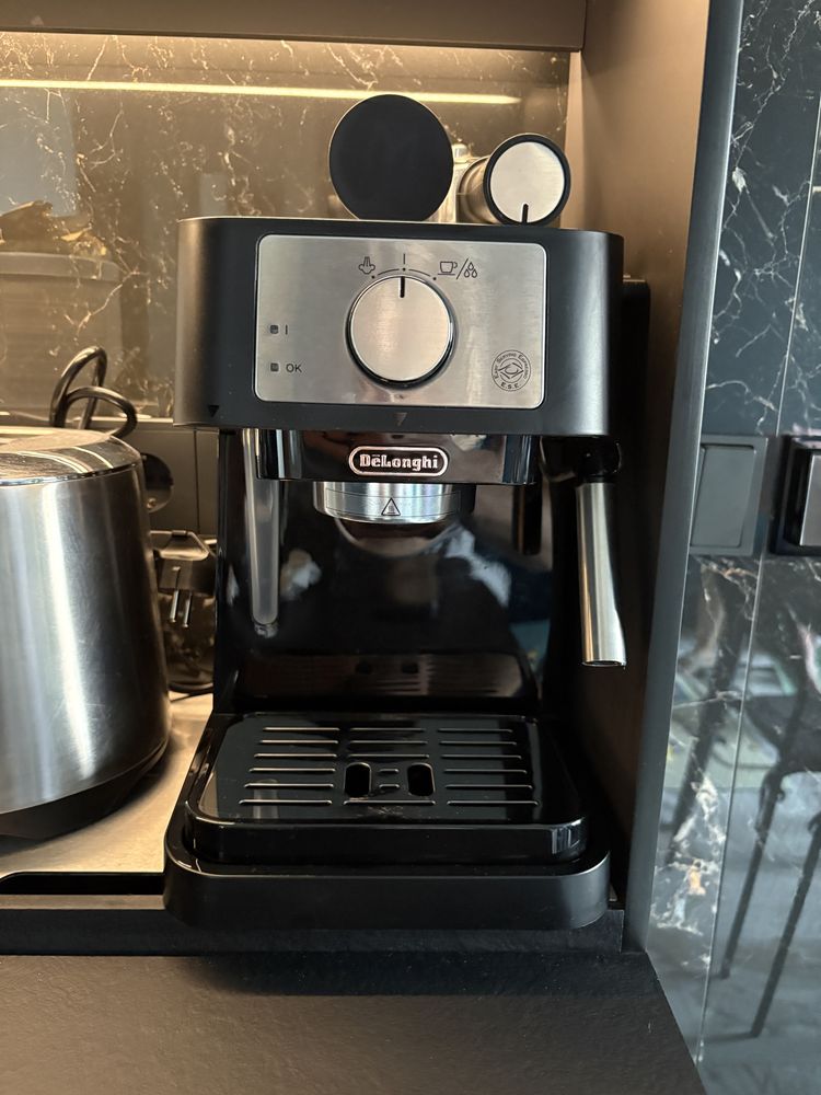 Кавоварка DELONGHI Stilosa EC260.BK (рожкова)