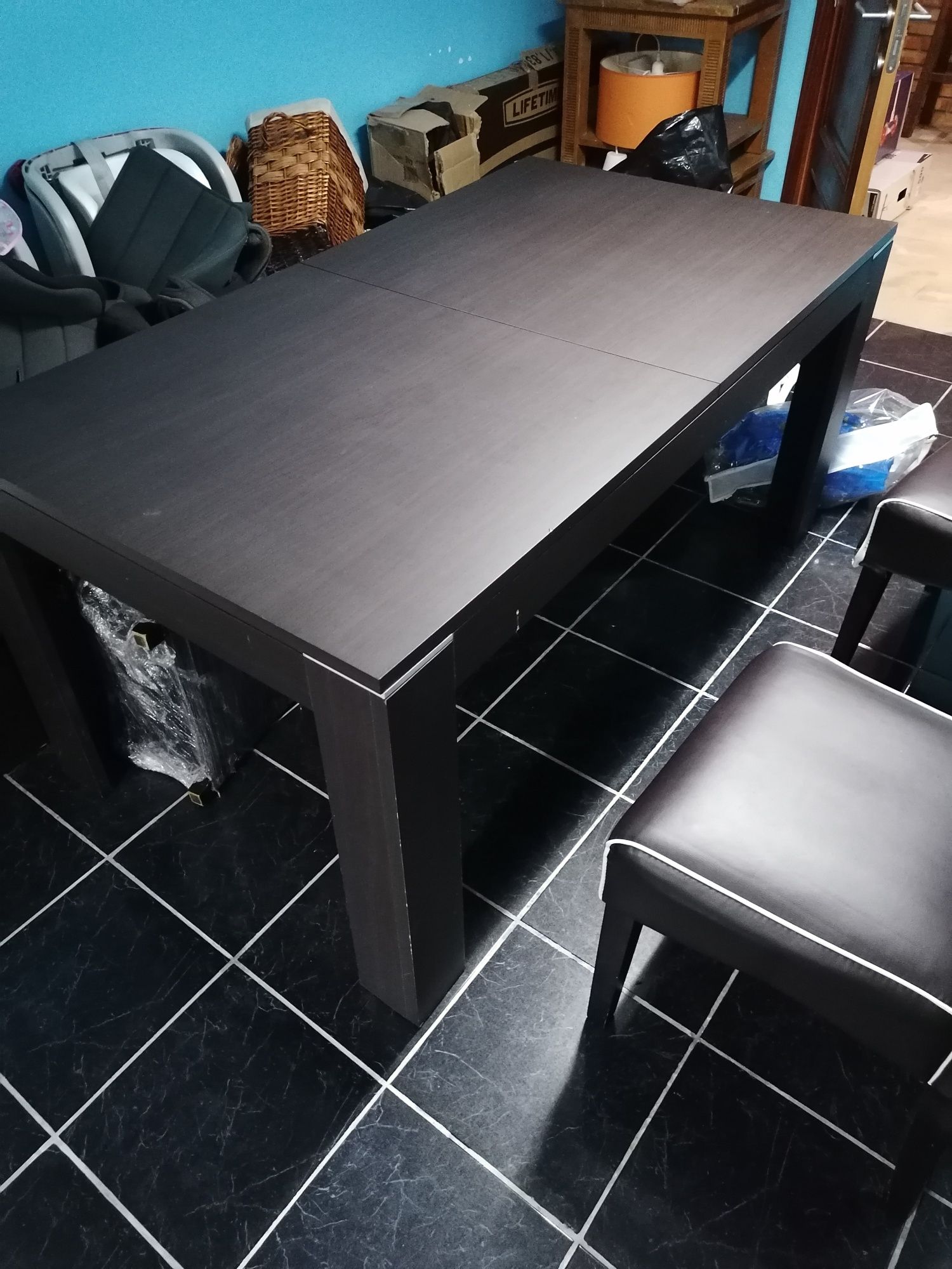 Mesa com 4 cadeira