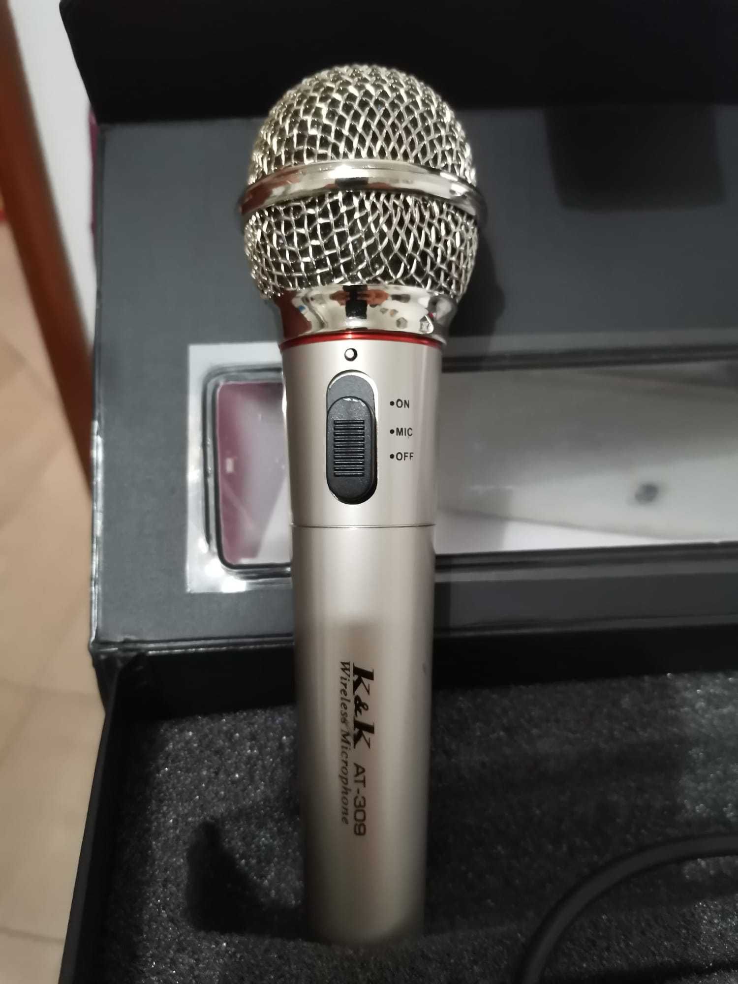 Microfone com fios ficha XLR para karaoke, nunca usado na caixa