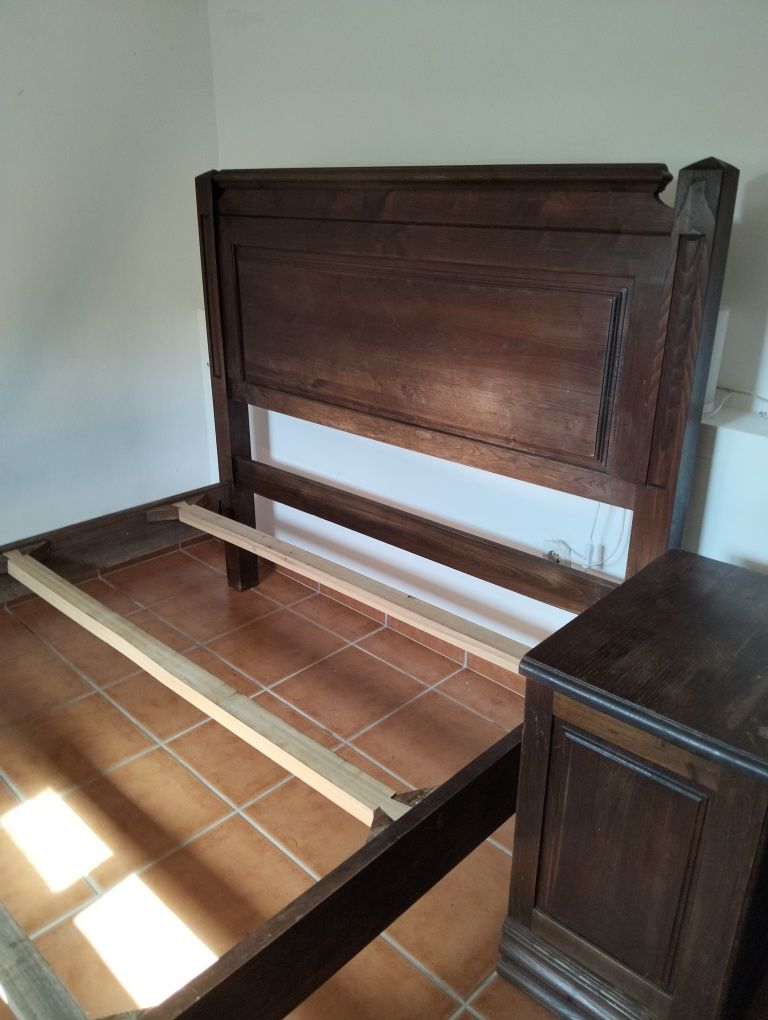 Vendo cama de casal em carvalho maciçao