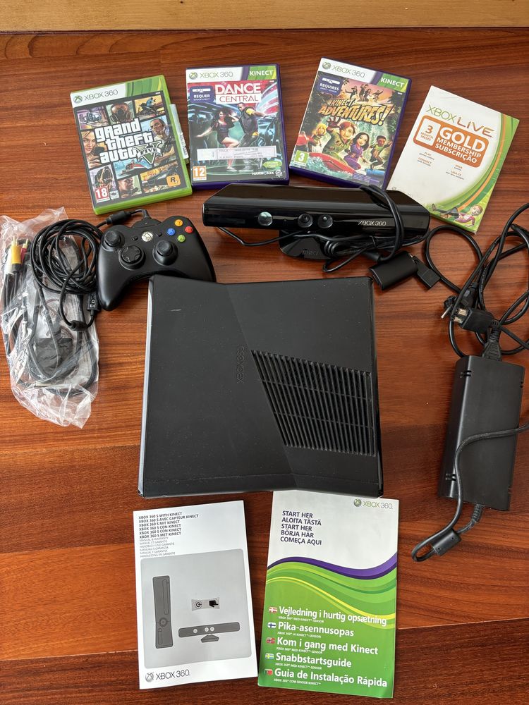 Xbox 360 com Kinect e jogos