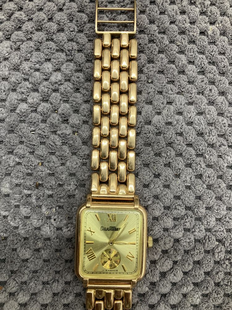 Золотые часы гранТайм с браслетом .